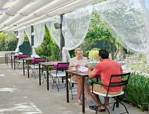 Hotel Aatu, Varaa Hotelli Hotellit Fonteta uima-altaalla, Uima-allas