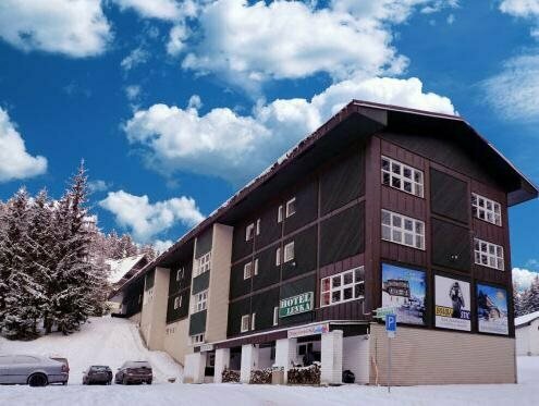 SkiHotel Lenka, Забронировать Отель Шпиндлерув-Млин Краловеградецкий край, рядом с Slovan