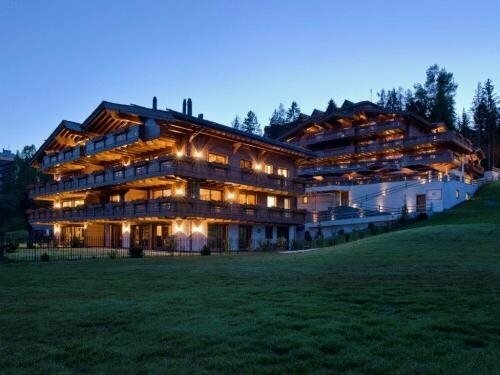 Guarda Golf Hotel & Residences, Забронировать Отель Отели Кран-Монтана с парковкой, Парковка