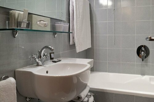 Hotel Gran Duca Di York, Забронировать Отель Отели Милана 3 звезды, рядом с Станция метро Duomo, 3*