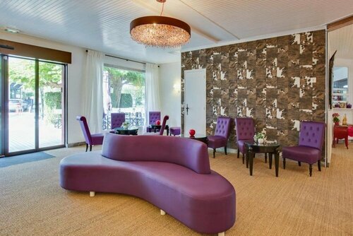 Hôtel Catalpa, Book Hotel Hoteller i Rhône-Alps med parkering, Parkering