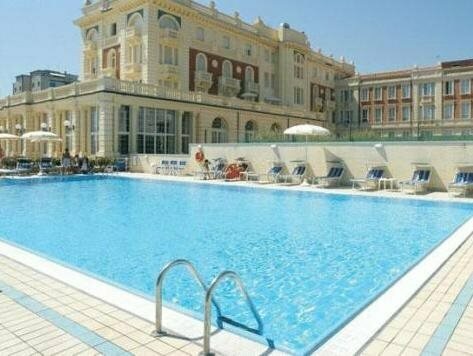 Grand Hotel Cesenatico, Забронировать Отель Отели Чезенатико с бассейном, рядом с Marineria Museum, Бассейн