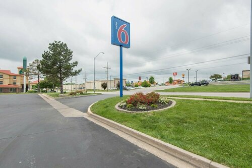 Motel 6 Kansas City, MO - Airport, Забронировать Мотель Отели Канзас-Сити с бассейном, рядом с St. Lukes Hospital, Бассейн