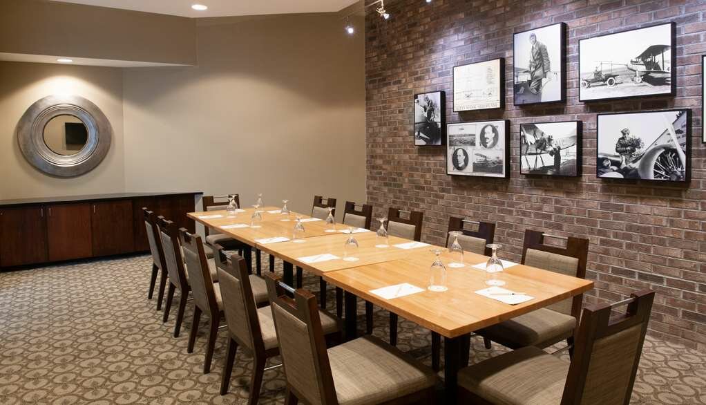 DoubleTree by Hilton Hotel & Suites Charleston Airport