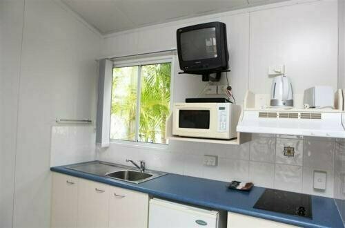 Lazy Acres Caravan Park, Забронировать Отель Отели и гостиницы Харви-Бей, рядом с Компания по производству молочных продуктов Margaret River, Отель
