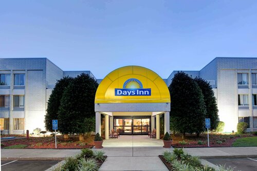 Days Inn by Wyndham Newport News City Center Oyster Point, Забронировать Отель Ньюпорт-Ньюс Вирджиния