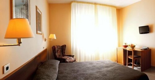 Hotel Plaza, Забронировать Отель Отели Таранто 3 звезды, рядом с Кафедральный собор Таранто, 3*