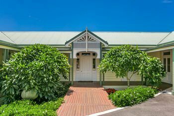 Cedargrove Estate, Забронировать Отель Бангало Byron Bay Hinterland, рядом с Исторический музей и чайные комнаты Бангалова