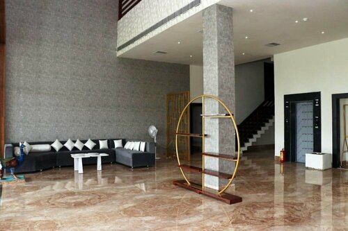 Oyo Hotel Regal, Забронировать Отель Джабалпур штат Мадхья-Прадеш, рядом с Железнодорожный вокзал Джабалпур-Джанкшен