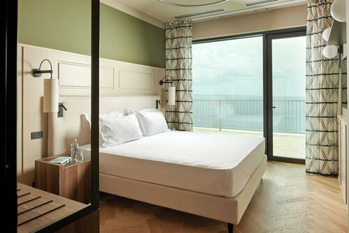 Hotel Riviera & Maximilian's, Забронировать Отель Триест Венеция-Джулия