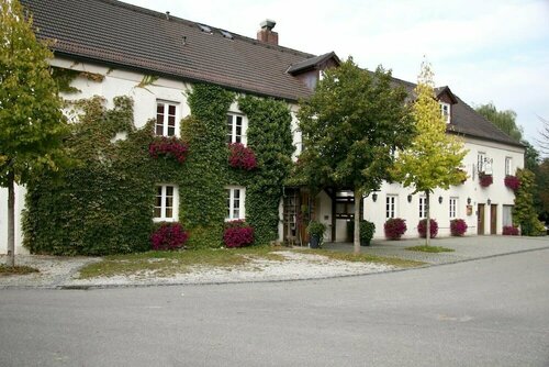 Gasthaus zur Linde, Book Guesthouse Hohenpolding 