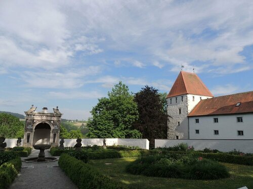 Gästehaus Mälzerei auf Schloss Neuburg, Забронировать Отель Отели Баварии с парковкой, Парковка