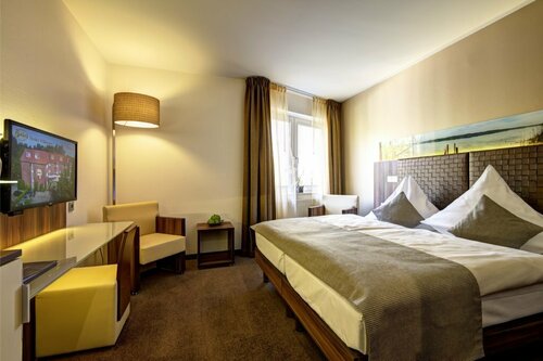 Hotel Am Badepark, Забронировать Отель Отели East Frisia с питанием, Пансион
