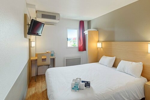 Kyriad Direct Annemasse - Genève, Забронировать Отель Анмас Geneva-French Side