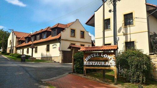 Pension Lony, Book Hotel Hoteller i Central Bohemia med parkering, Parkering