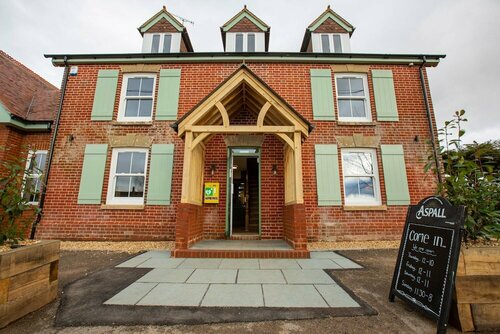 The Woodfalls Inn, Rezervați Pensiune Hoteluri în Gloucestershire cu parcare, Parcare
