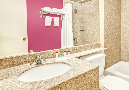 Ramada by Wyndham Rockaway, Забронировать Отель Отели Нью-Джерси с парковкой, Парковка