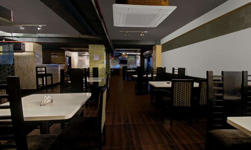 Hotel Maharaja Residency & Banquet
