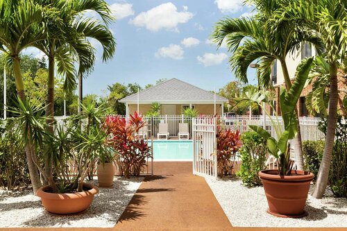 Hampton Inn & Suites Tarpon Springs, Забронировать Отель Отели и гостиницы Тарпон-Спрингса, Отель