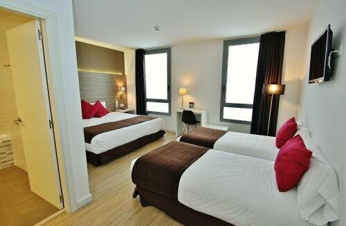Hotel BESTPRICE Diagonal, Забронировать Отель Сант-Марти Барселона, рядом с Пляж Льевант