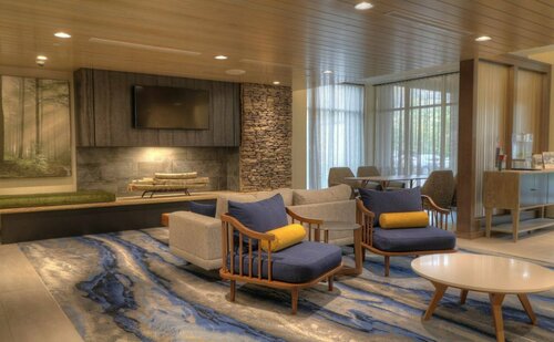 Fairfield Inn & Suites by Marriott Gatlinburg Downtown, Забронировать Отель Гатлинберг Great Smoky Mountains National Park, рядом с Парк аттракционов Earthquake the Ride