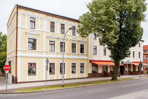 Hotel am Bahnhof, Book Hotel Hotels in Garz with Parking, Parking