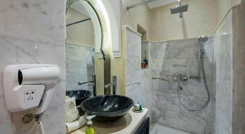 Riad Nesma Suites & Spa, Забронировать Курортный отель Отели Марракеша с бассейном, рядом с Музей марокканского искусства, Бассейн
