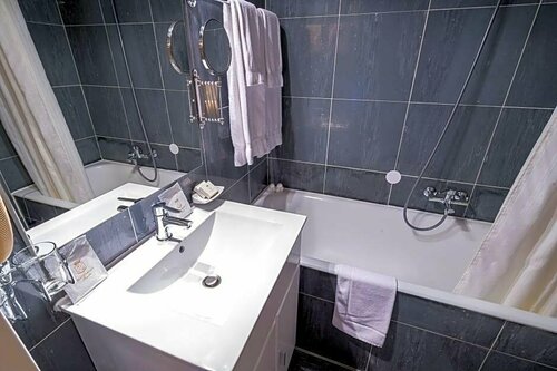 Hotel Diplomate, Забронировать Отель Отели Женевы с парковкой, рядом с P+R Женев-Плаж, Парковка
