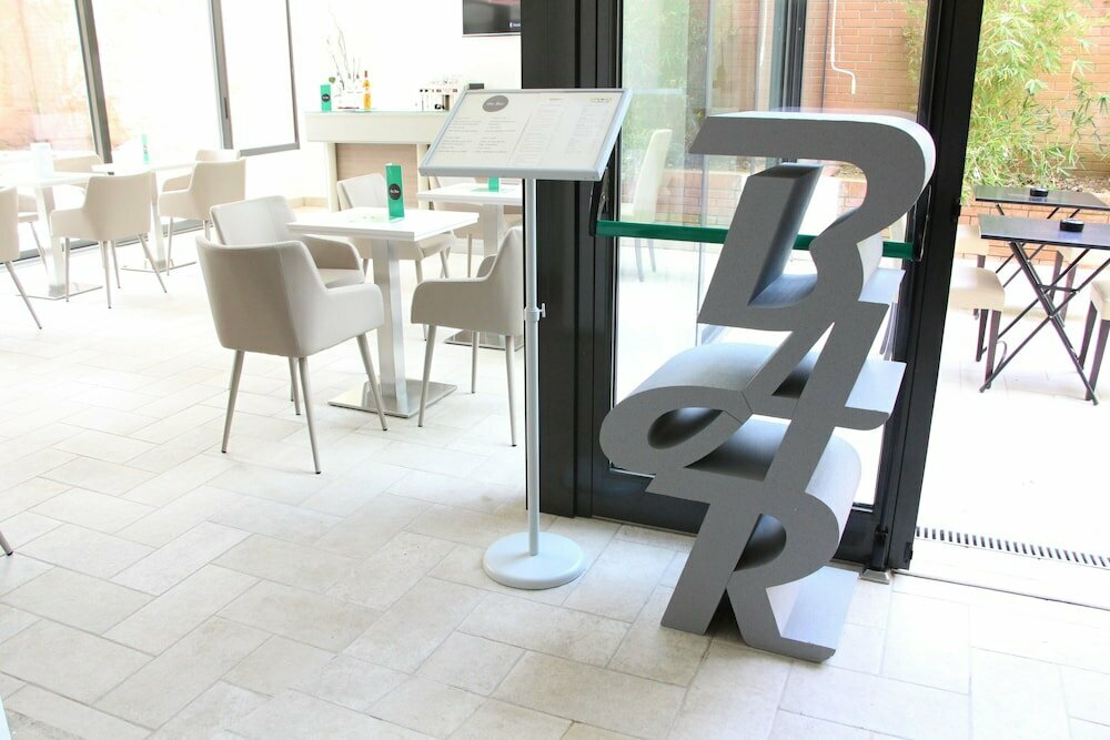 Max Hotel Executive