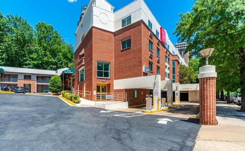Red Lion Hotel Rosslyn Iwo Jima, Book Hotel Hoteller i Virginia med parkering, Parkering