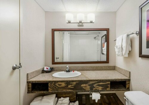 Ramada Plaza by Wyndham Nags Head Oceanfront, Забронировать Отель Отели Нагс-Хед с бассейном, Бассейн