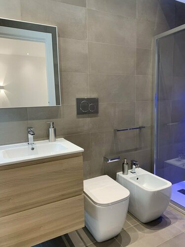 ABBA ROOMS, Забронировать Гостевой дом Отели Кальяри с парковкой, рядом с Базилика Св. Сатурнино, Парковка
