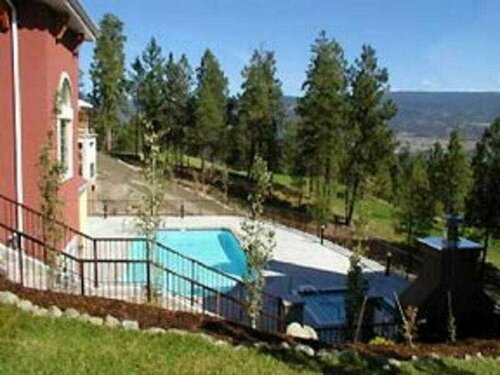 Bellasera Tuscan Villa & Piazza, Забронировать Отель Келоуна Горнолыжный курорт Биг-Уайт, рядом с Myra Canyon Kettle Valley Railway Trestles