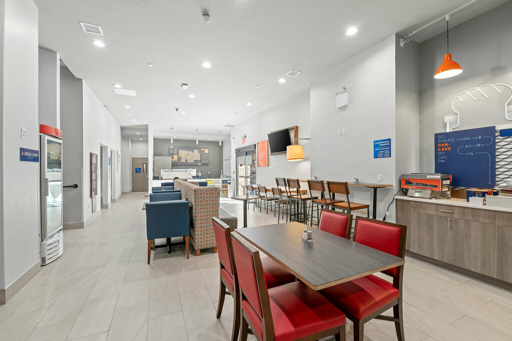 Holiday Inn Express & Suites Bronx - Zoo Area by Ihg