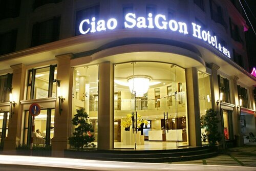 Ciao SaiGon Hotel & Spa, Забронировать Курортный отель Отели Танбинь с бассейном, Бассейн