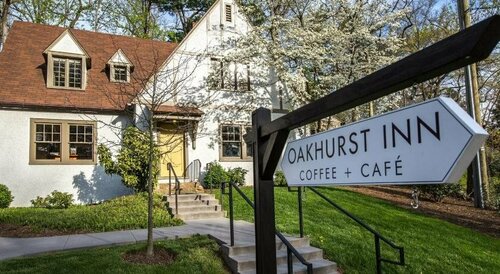 Oakhurst Inn at the University, Забронировать Отель Шарлотсвилл Shenandoah National Park