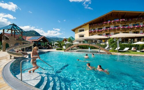 Hotel Berghof - St Johann in Salzburg, Забронировать Отель Санкт-Иоганн-им-Понгау Salzburger Sportwelt, рядом с Гондольный подъемник Альпендорф (нижняя станция)