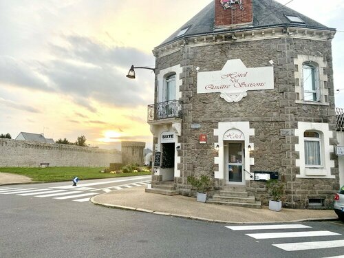 Hôtel des quatre saisons, Book Hotel Hoteller i Pays de la Loire med parkering, Parkering
