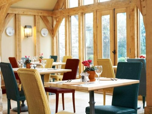 Swan Inn, Rezervați Hotel Hoteluri în Gloucestershire cu parcare, Parcare