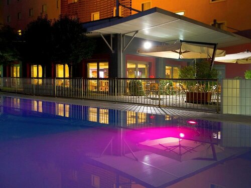 Novotel Brescia 2, Book Hotel Hoteller i Brescia med pool, Swimmingpool