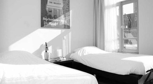 Hotel Eetcafe van Ee, Забронировать Отель Отели Берген-оп-Зом 3 звезды, рядом с Bellevue Cafe, 3*