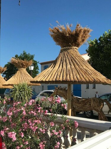 Hôtel Le Neptune en Camargue, Забронировать Отель Отели Сент-Мари-де-ла-Мер с завтраком, рядом с Пляж "Сент-Мари-де-ла-Мер", Завтраки
