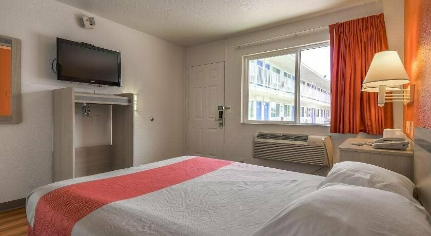 Motel 6