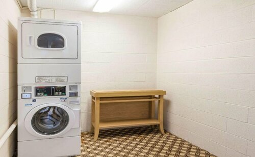 Days Inn by Wyndham Syracuse, Book Hotel  