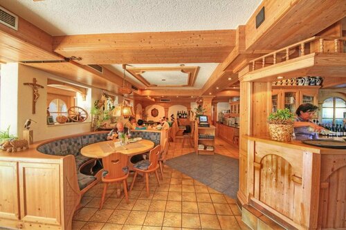 Hotel Kuchalber Hof, Забронировать Отель Отели Swabian Alps с парковкой, Парковка