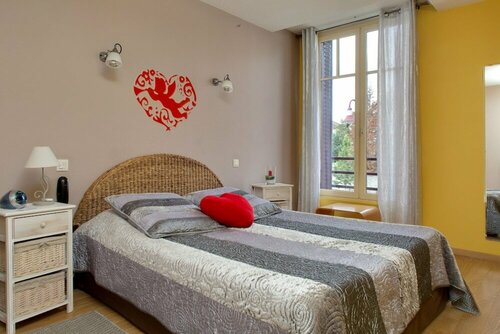 Au Coeur de Meaulne, Book Hotel Hoteller i Burgund med parkering, Parkering