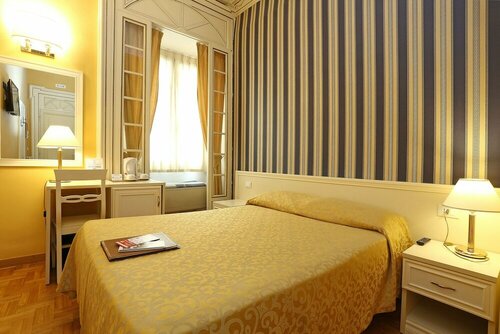 DG Prestige Room, Забронировать Отель «постель и завтрак» Виа Венето , рядом с Вилла Медичи