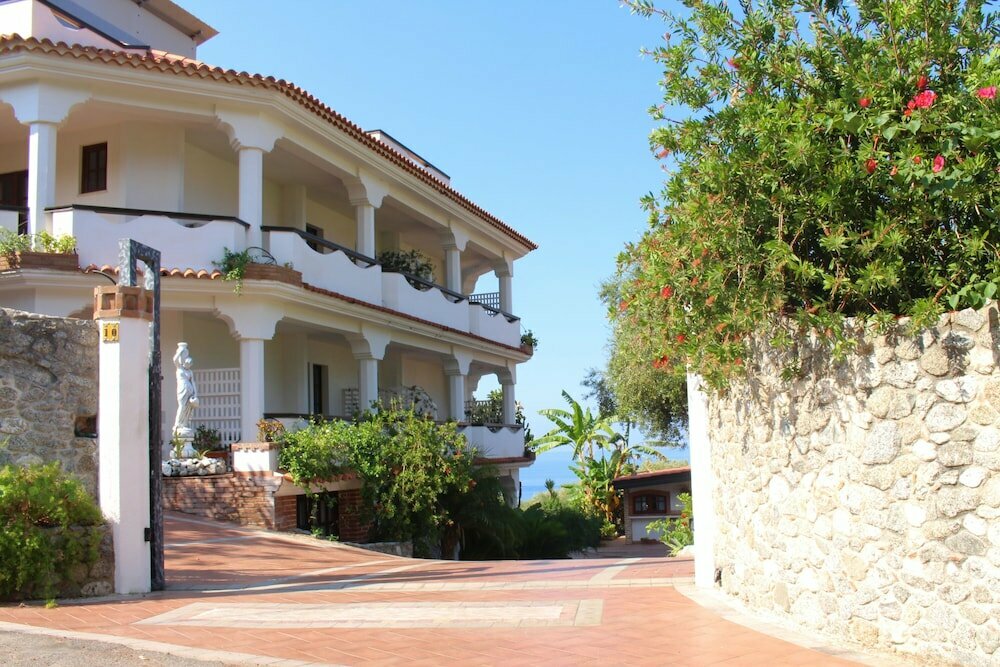 Arenas Hotel