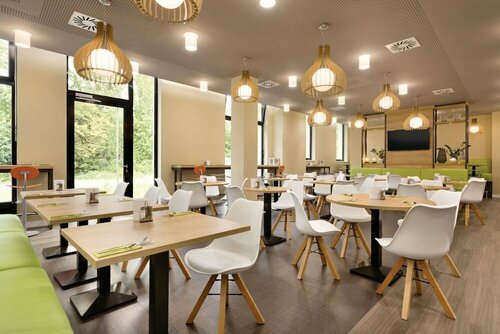 Super 8 by Wyndham Mainz Zollhafen, Boek Hotel Hotels in Mainz met ontbijt, Ontbijt