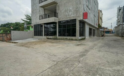 OYO 183 The Pipe House, Book Hotel Hoteller i Palembang med parkering, Parkering